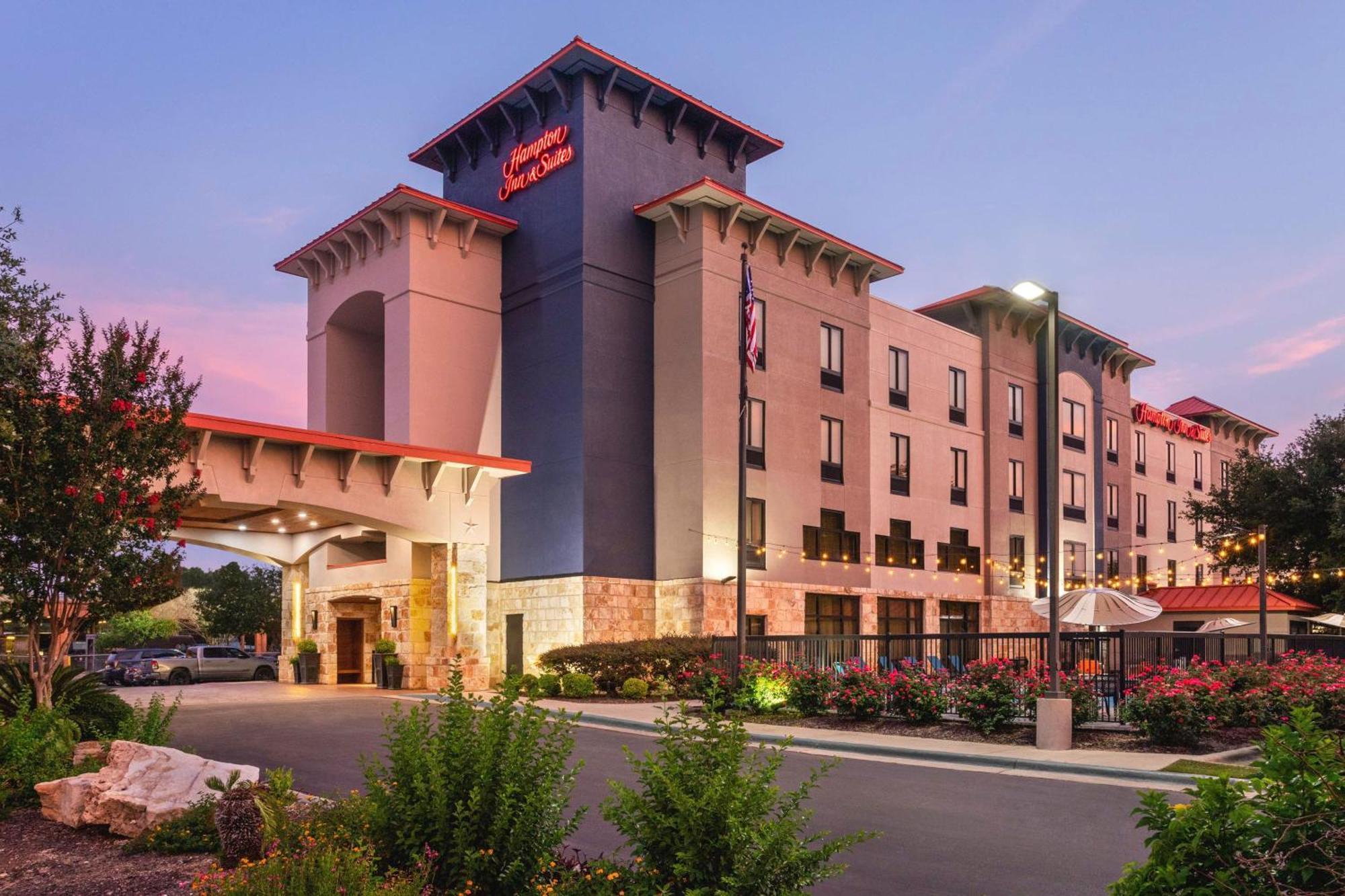 Hampton Inn & Suites San Marcos Exterior photo